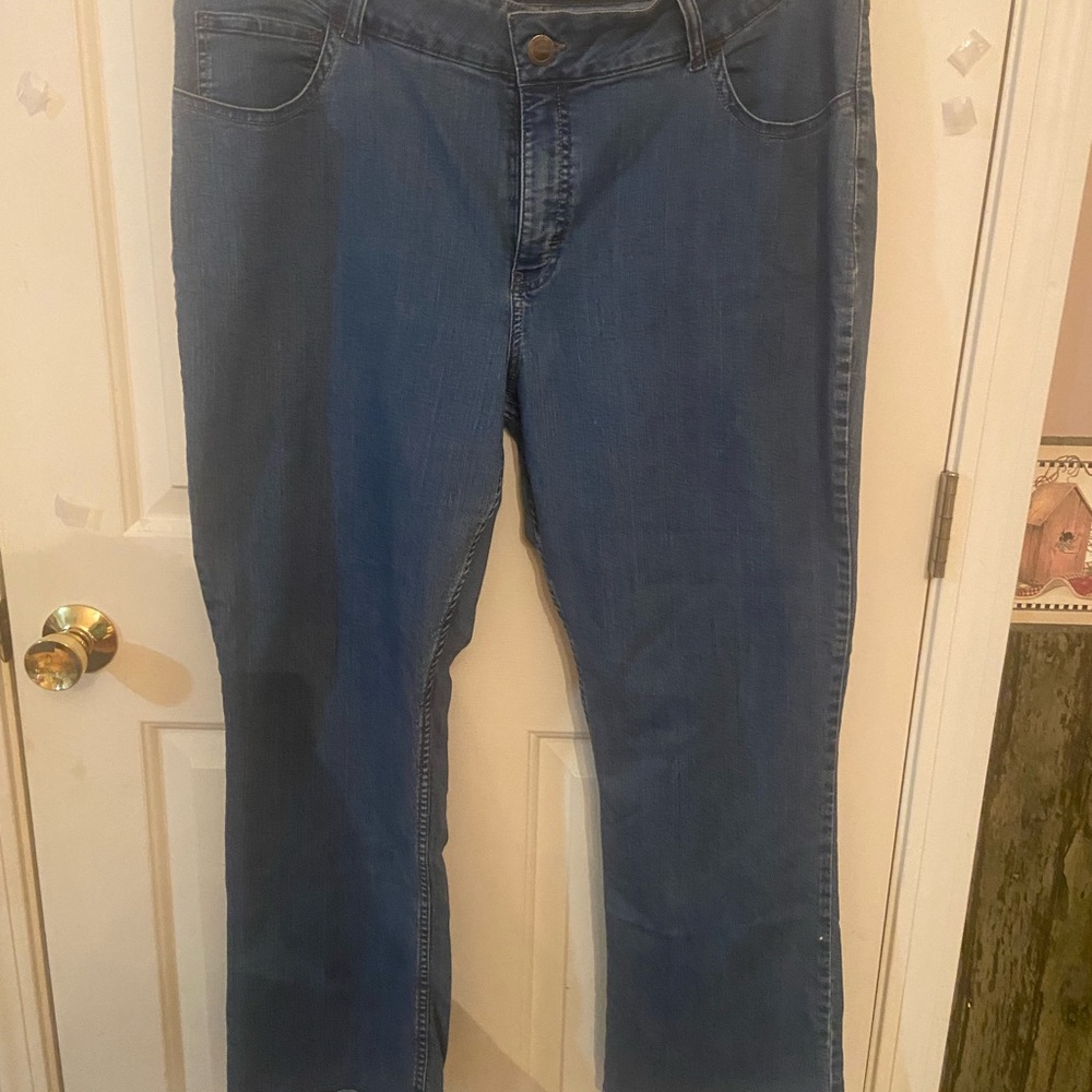 ⭐️2/15$ Riders by Lee Women's bootcut Leg Jeans in medium Blue